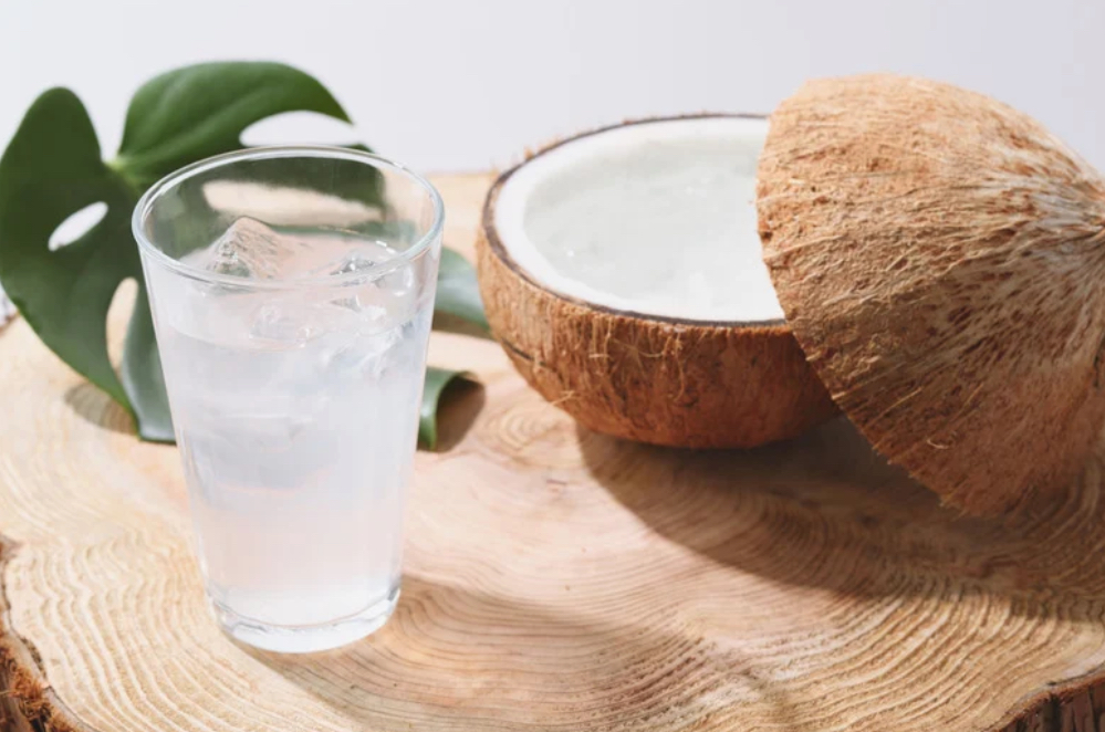 agua de coco para hidratarse en verano