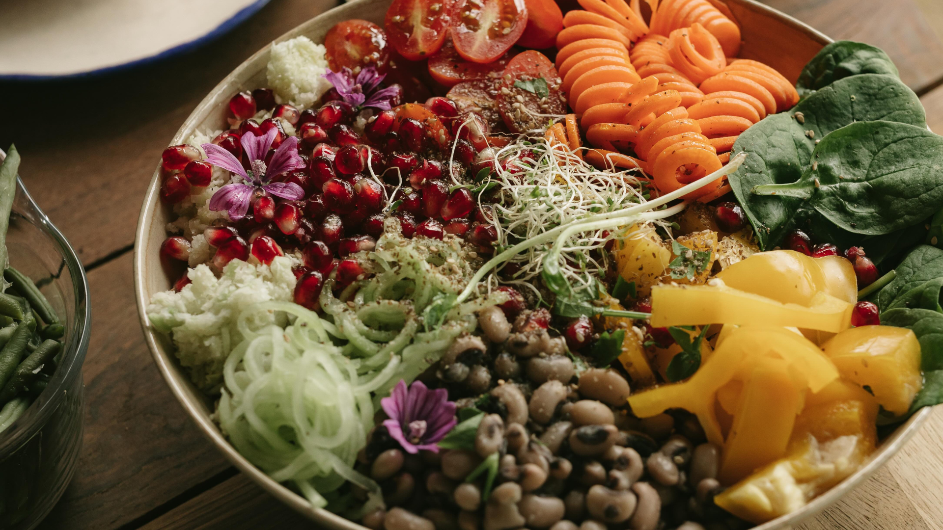 ensalada saludable — microbiota y menopausia